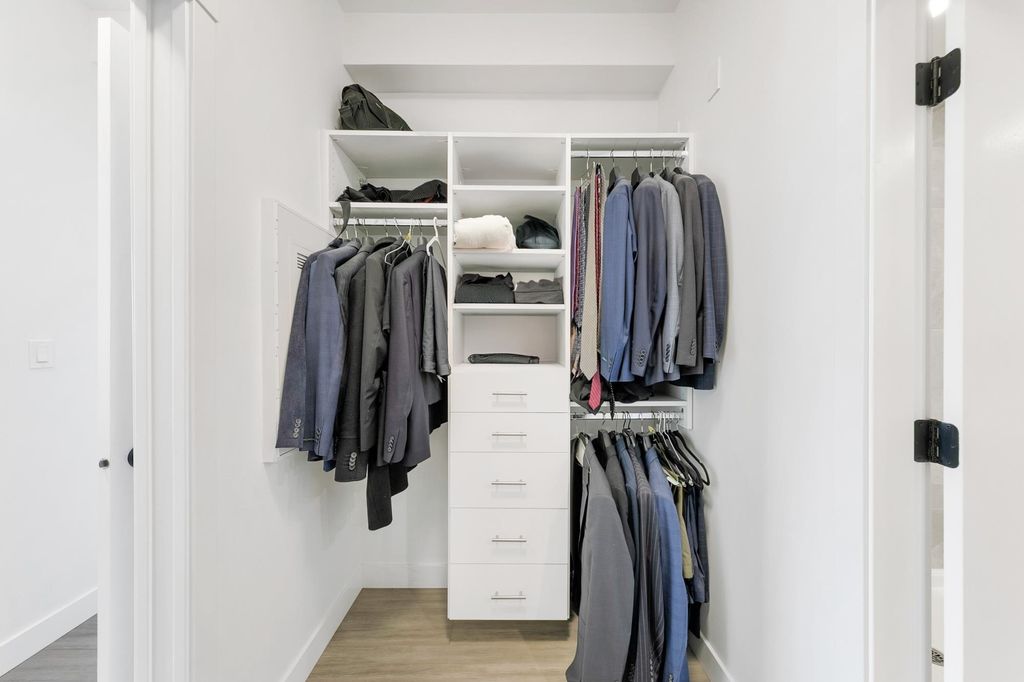 listing image 1106389507704550937