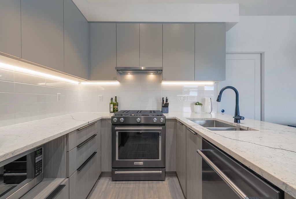 listing image 1100776401377579303