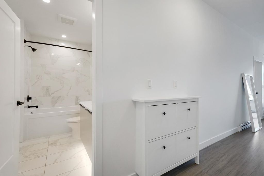 listing image 1109090501144941067