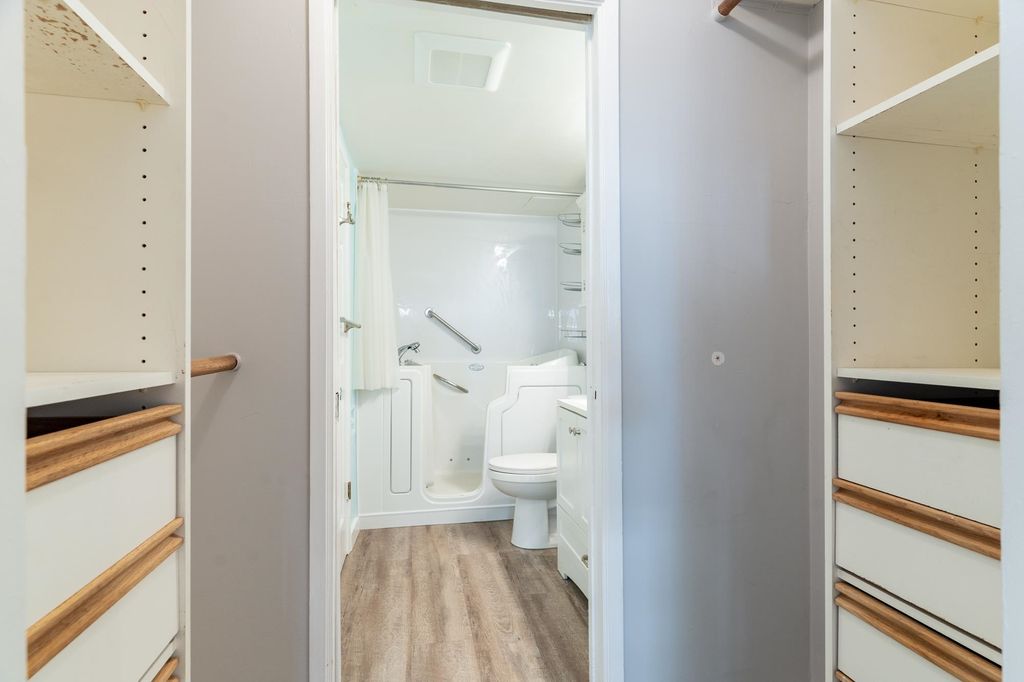 listing image 1102266910181932232