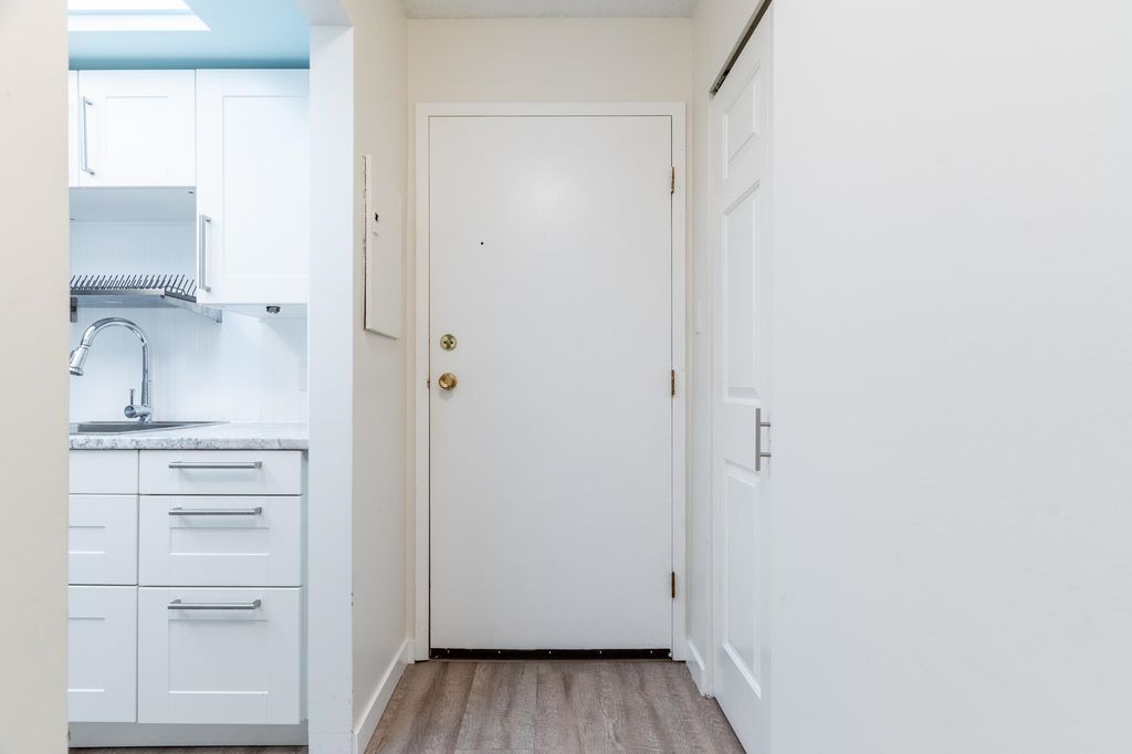 listing image 1104690239025897461