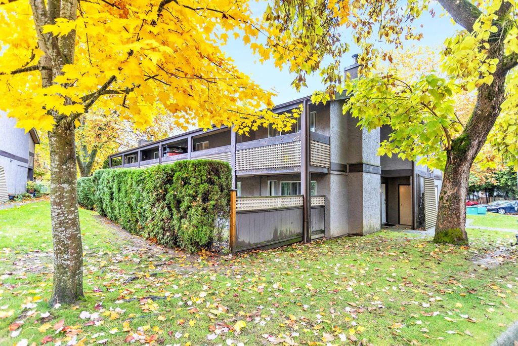 Photo of 34909 Old Yale Road #822, Abbotsford, BC V3G 2E7 (MLS # R3080204)