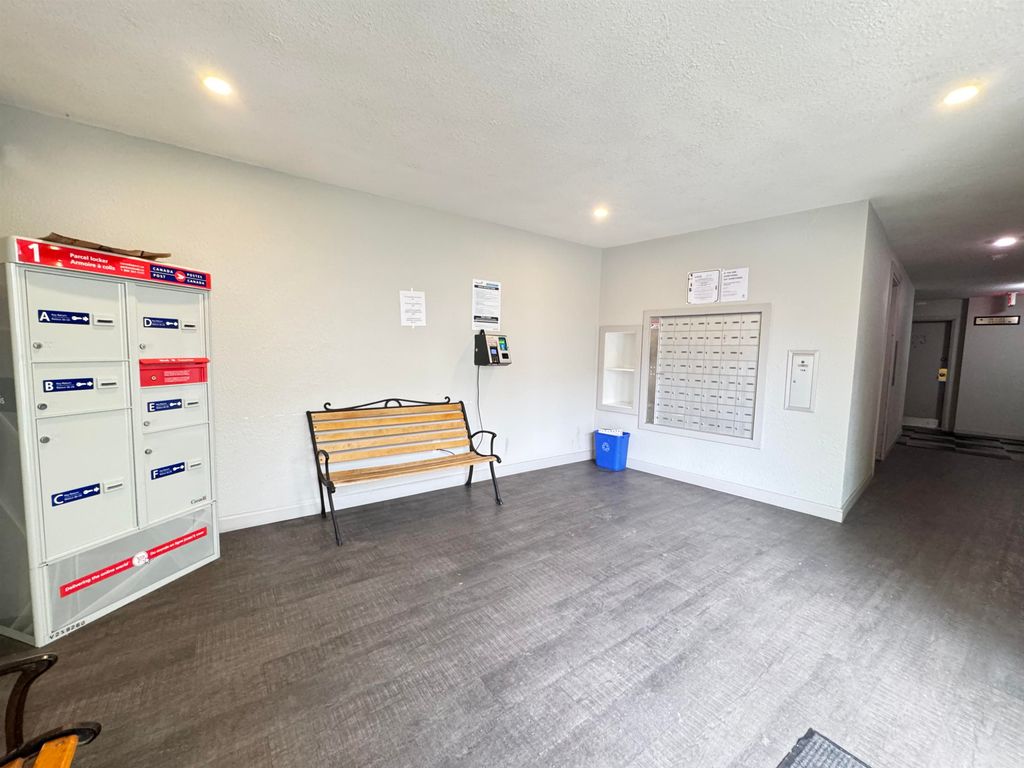 Photo of 32850 George Ferguson Way #126, Abbotsford, BC V2S 7K1 (MLS # R3109751)