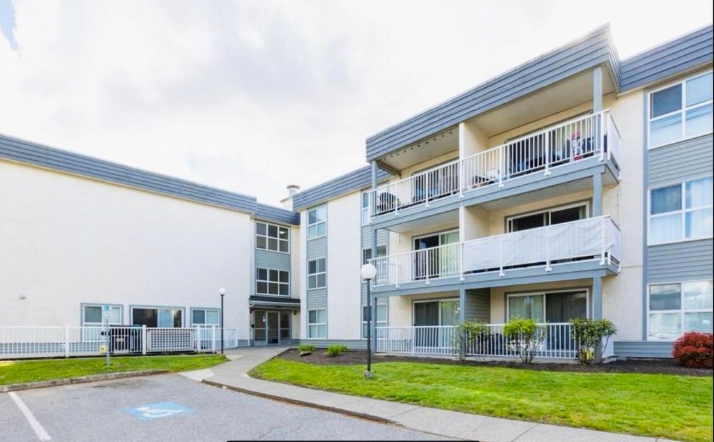 Photo of 32850 George Ferguson Way #126, Abbotsford, BC V2S 7K1 (MLS # R3109751)