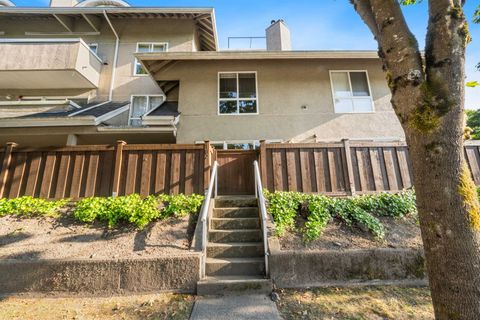 1570 Prairie Avenue 102 Port Coquitlam BC V3B 1T4