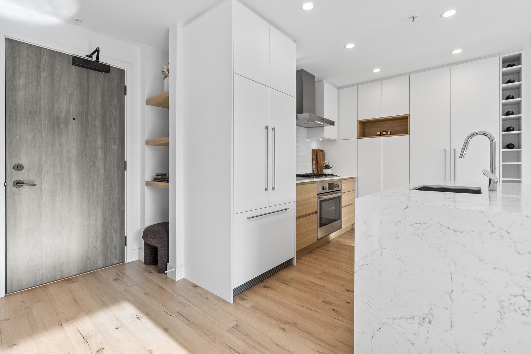 3131 Murray Street 527