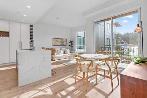 3131 Murray Street 527 Port Moody BC V3H 0L9