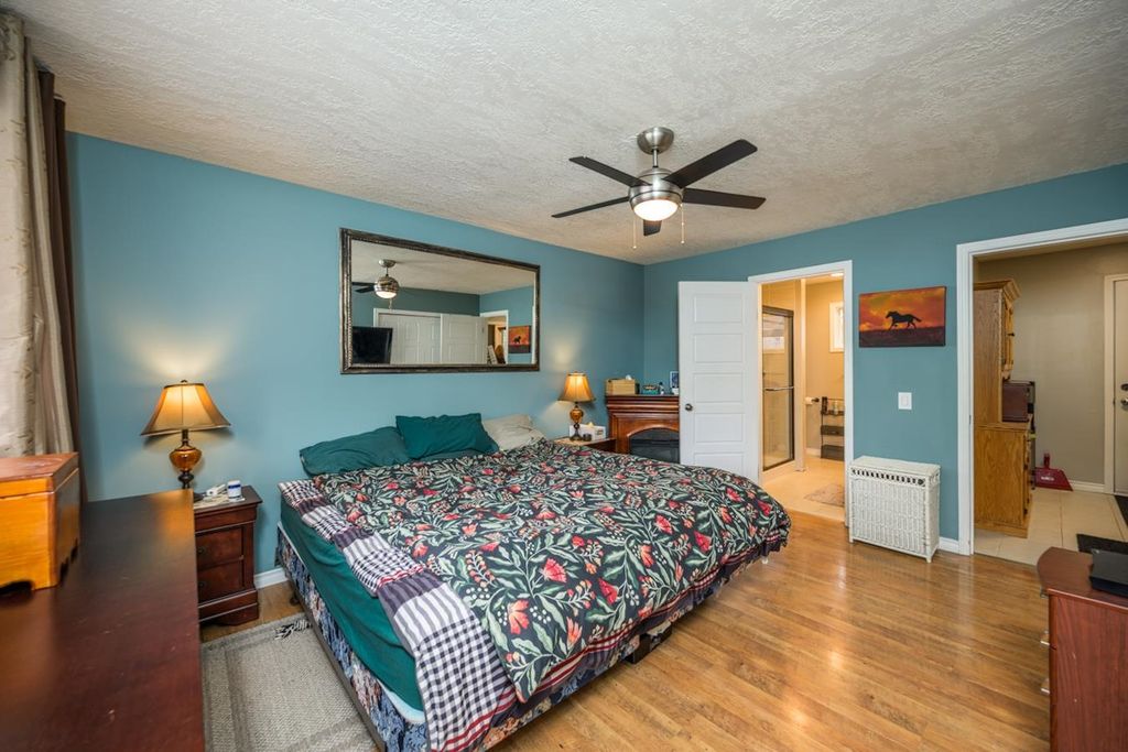 listing image 1102979081704600712