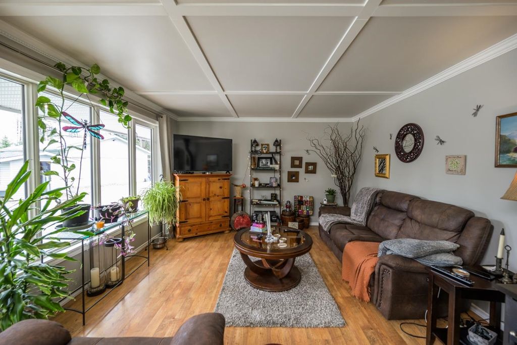 listing image 1102930207423754740