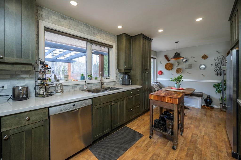 listing image 1102373392054272283