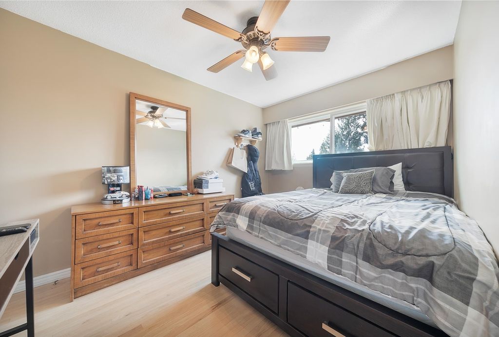 listing image 1100054350749159696