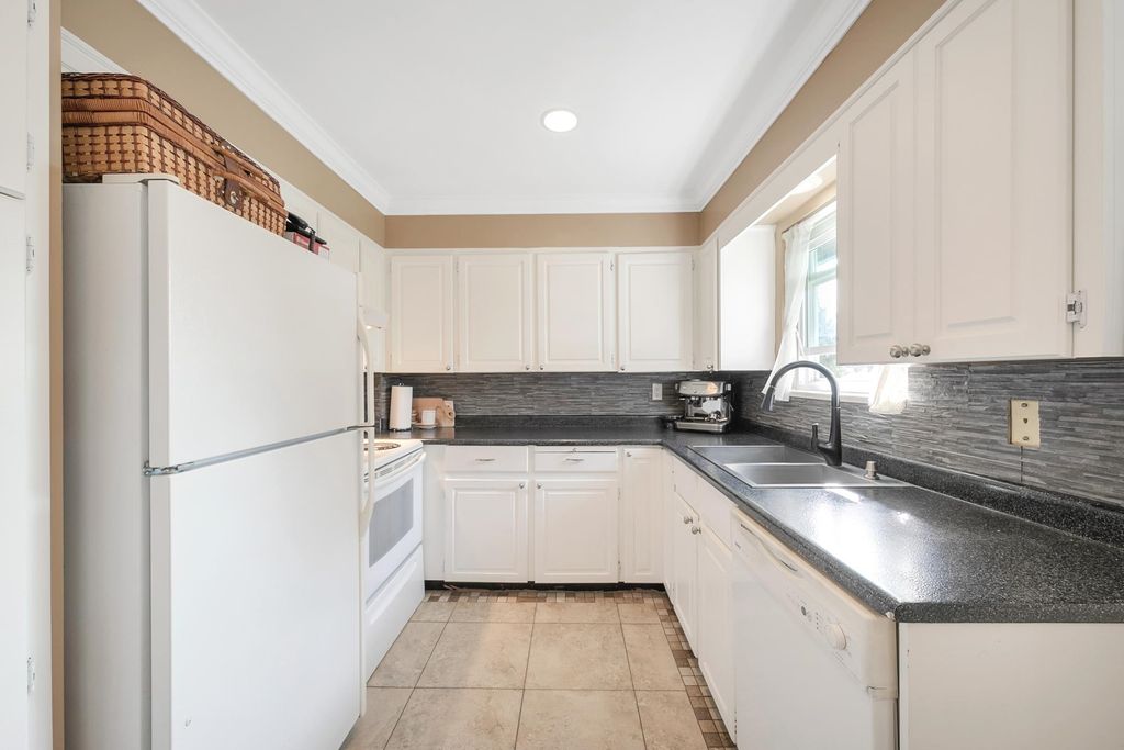 listing image 1100765262395589692
