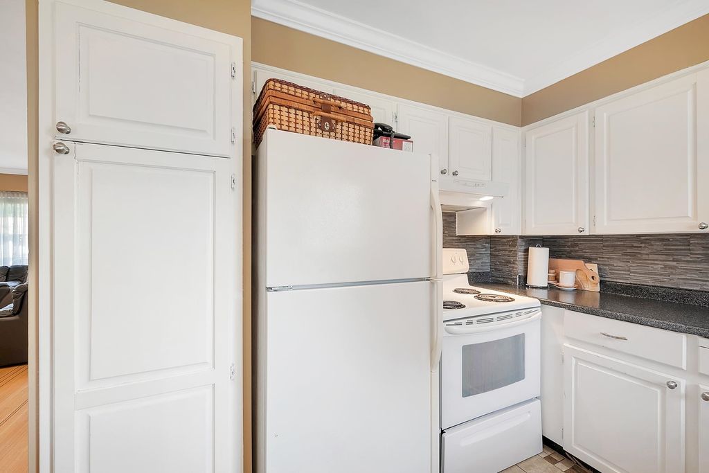 listing image 1106338876009207323