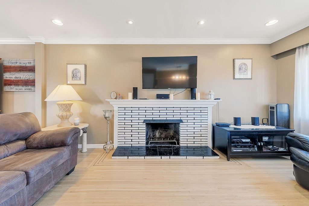 listing image 1104271987239853345