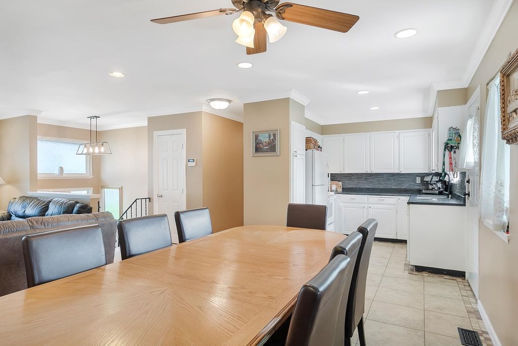 listing image 1104042391772905119