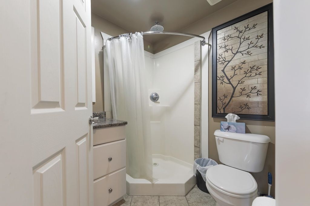 listing image 1105645869301432080