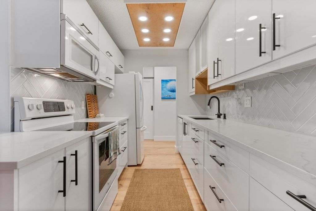 listing image 1107983774577613404