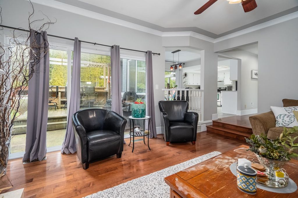 Photo of 2237 Mountain Drive, Abbotsford, BC V3G 1E3 (MLS # R3114335)