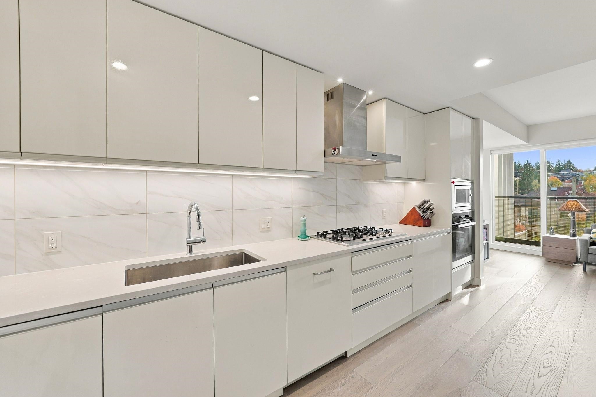 528 W King Edward Avenue 401
