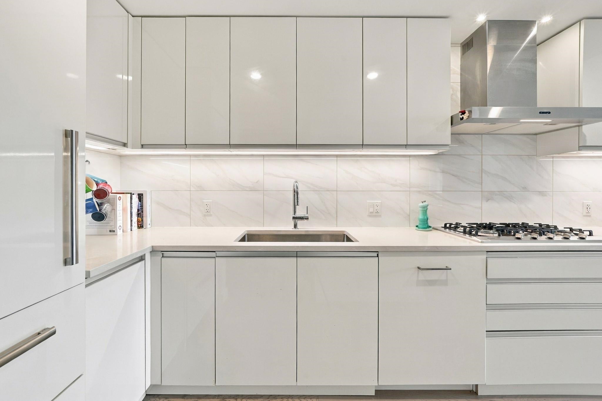 528 W King Edward Avenue 401