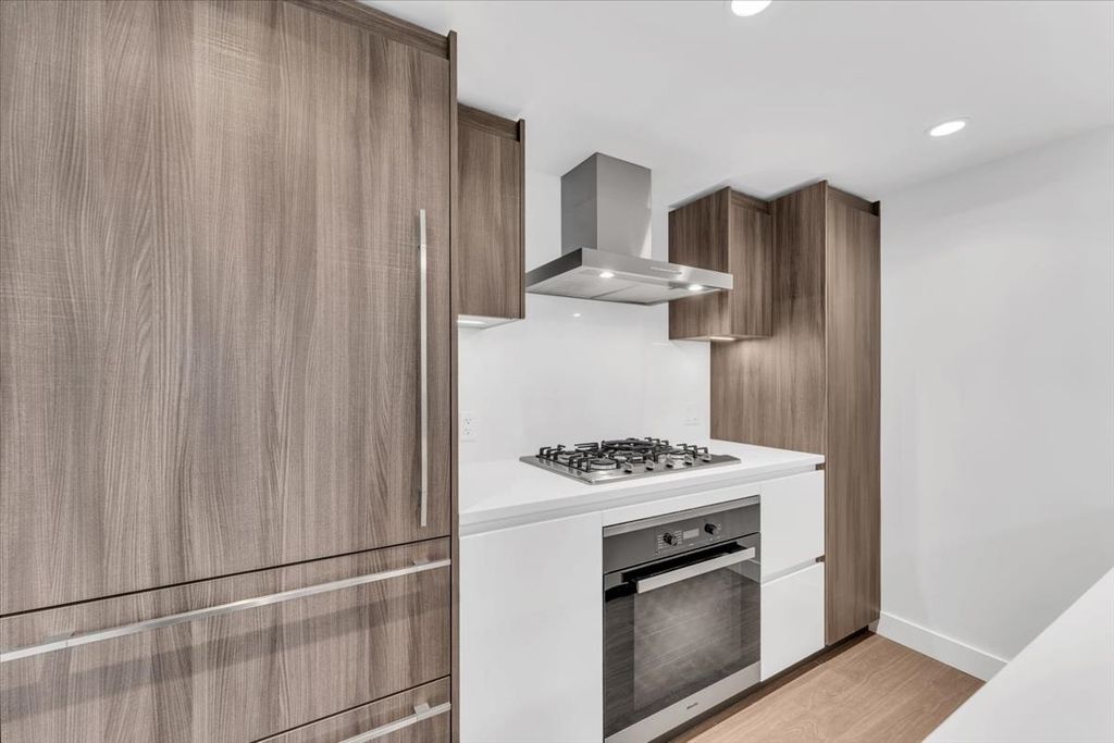 listing image 1100999027403998385