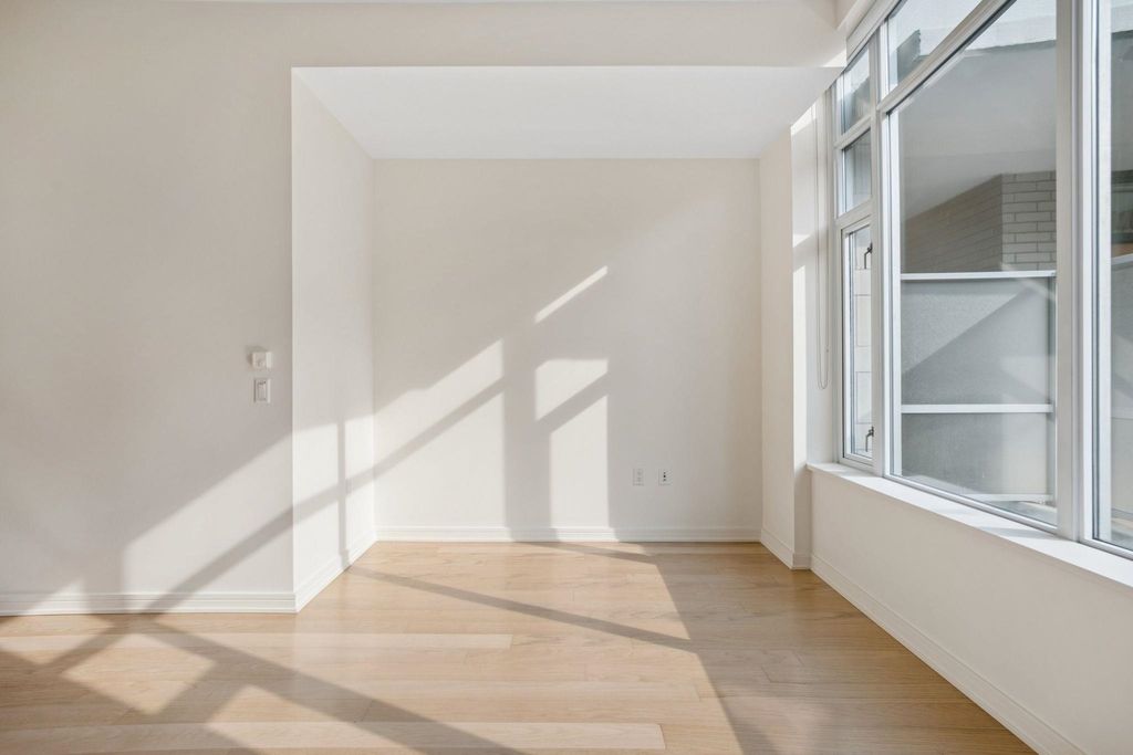 listing image 1102864392056373491