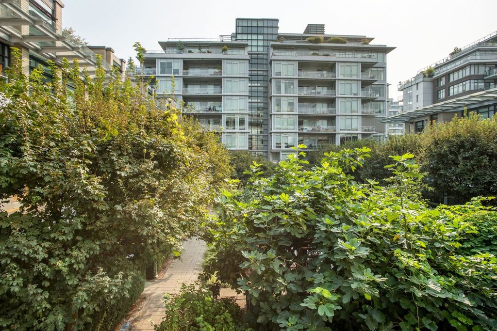 listing image 1100448703438087358