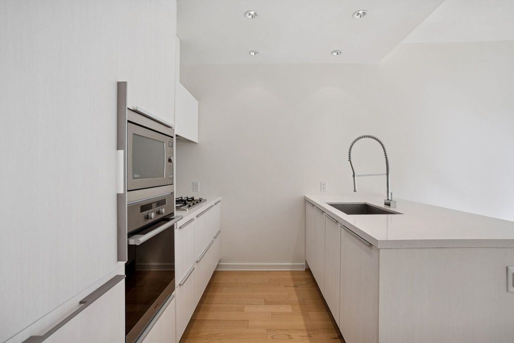 listing image 1109850807125580064