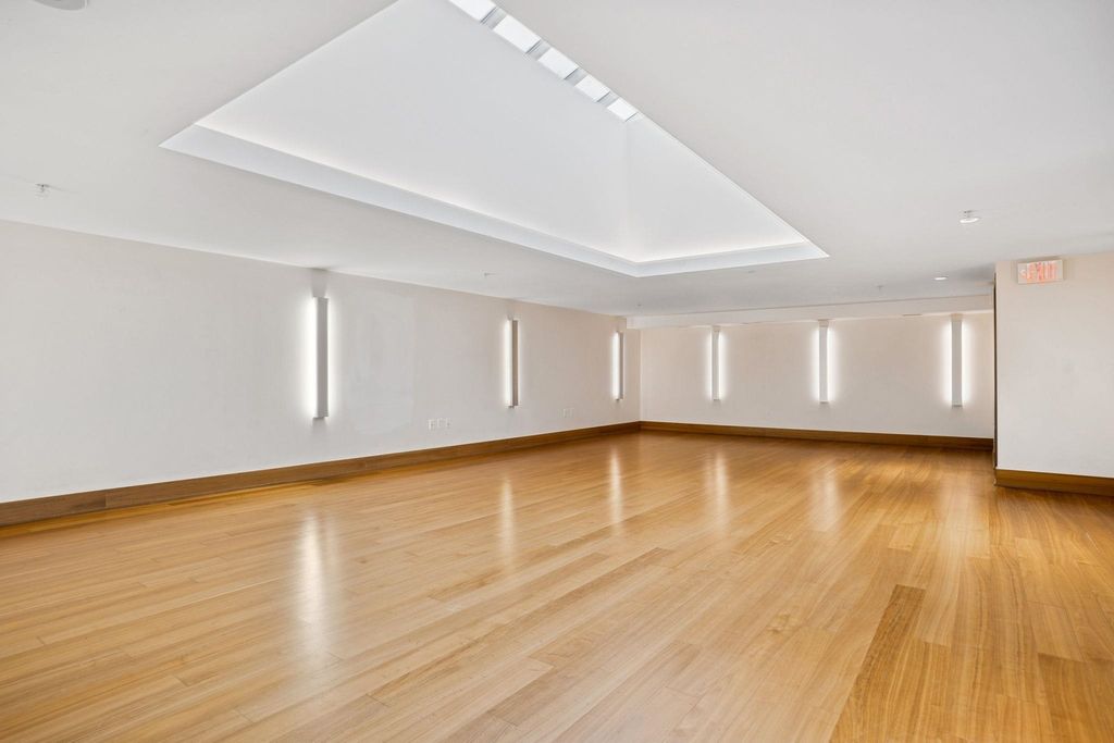 listing image 1106532923768189082