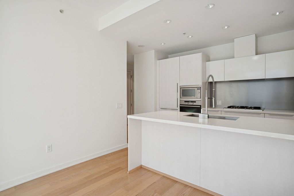 listing image 1107188118063026113