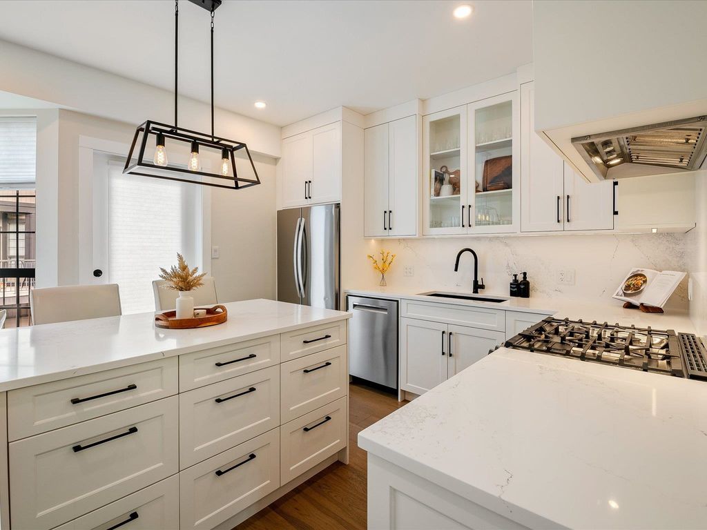 listing image 1100260139502033299