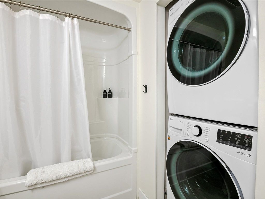 listing image 1101139839535161978