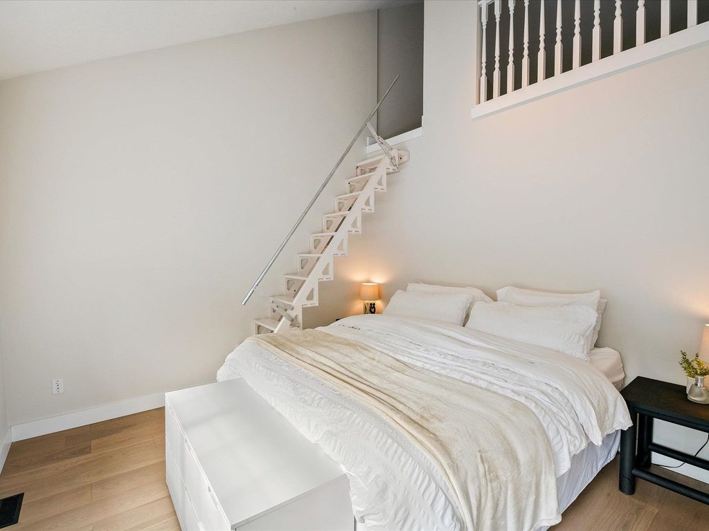 listing image 1102499353166573623