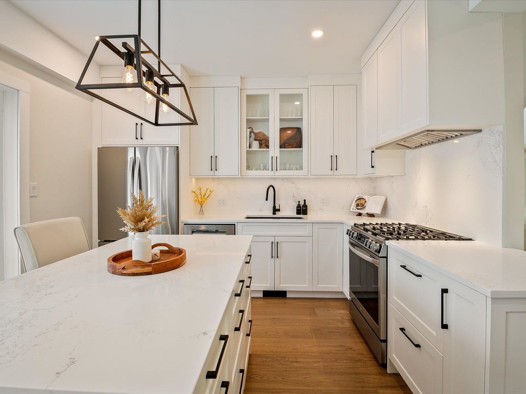 listing image 1102339279867196580