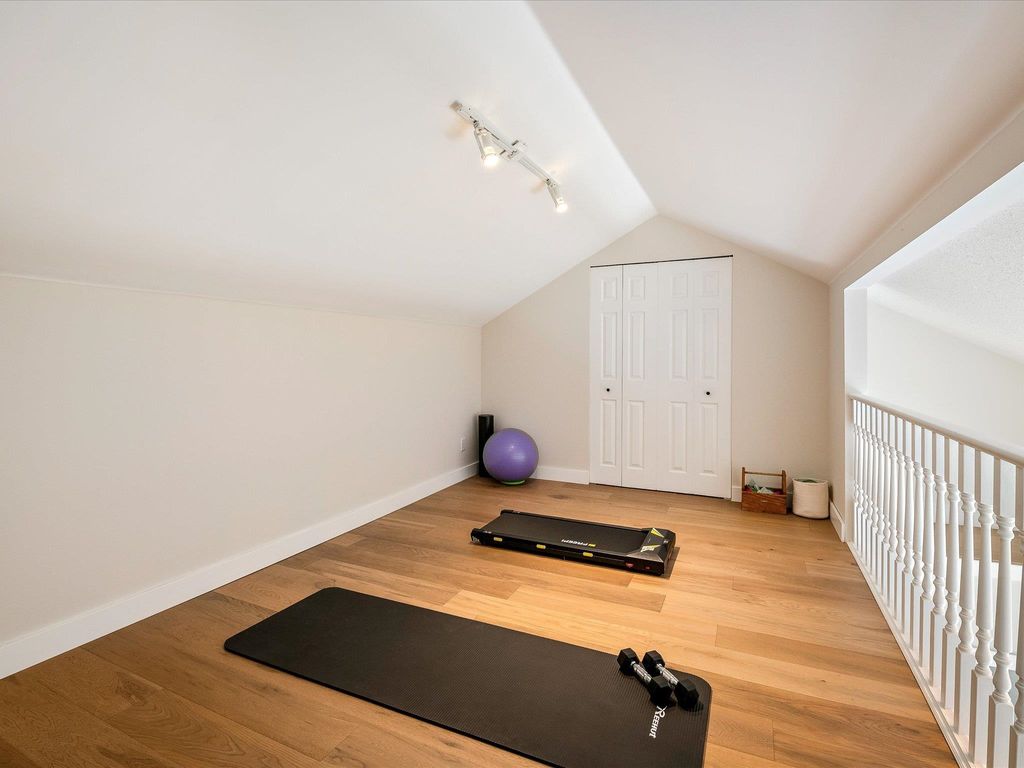 listing image 1104883781341400526