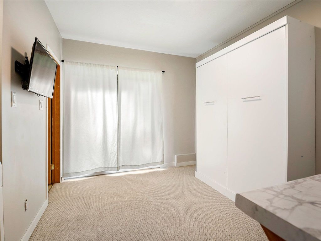 listing image 1109070910352193578