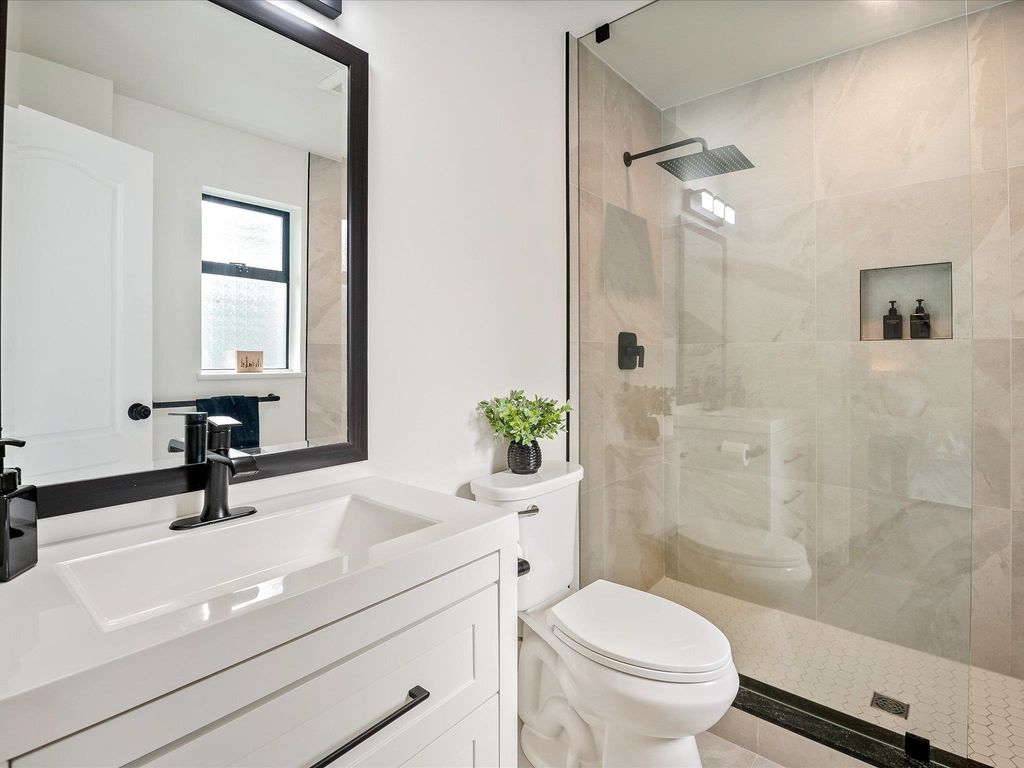 listing image 1109065517126594750