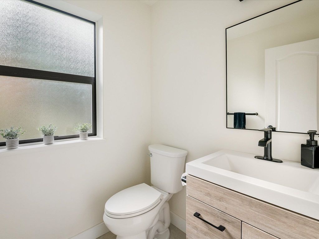 listing image 1102729215072519040