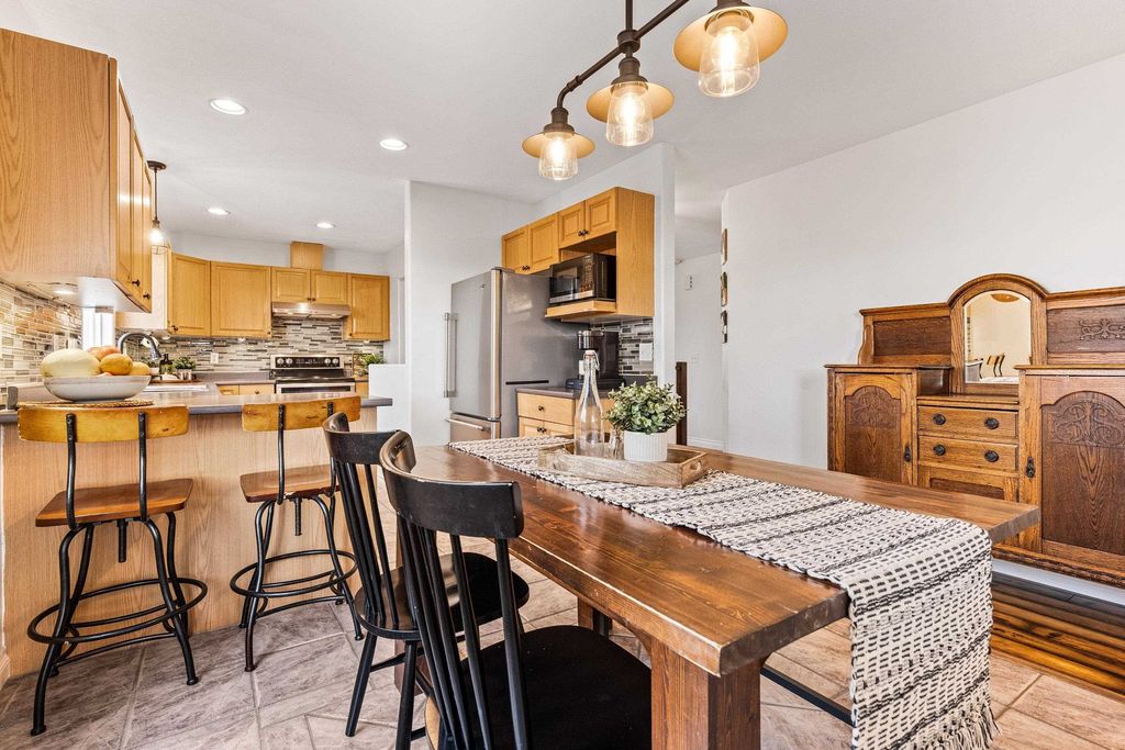 Photo of 45658 Lewis Avenue #B, Chilliwack, BC V2P 3C6 (MLS # R3114035)