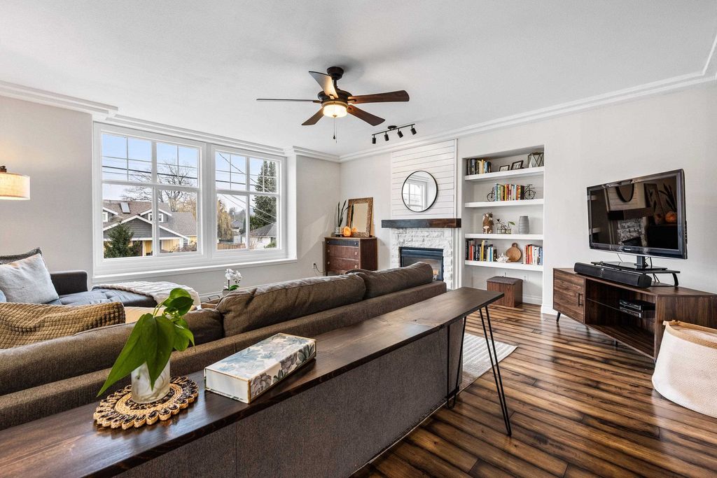 Photo of 45658 Lewis Avenue #B, Chilliwack, BC V2P 3C6 (MLS # R3114035)