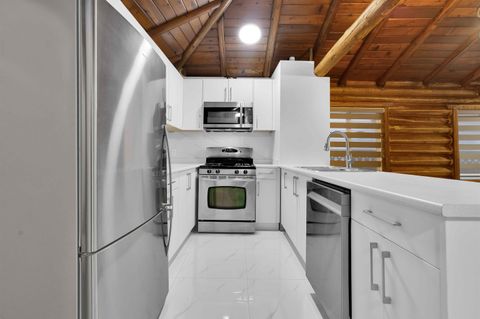 1370 Prairie Avenue Port Coquitlam BC V3B 1T2