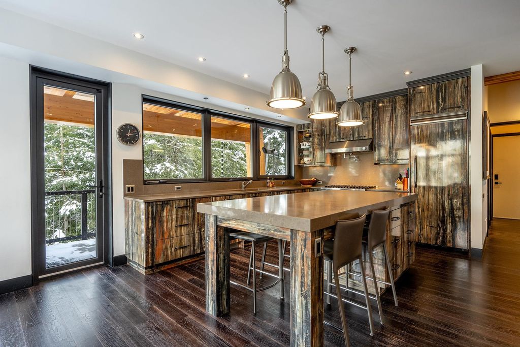 listing image 1102440739422998910