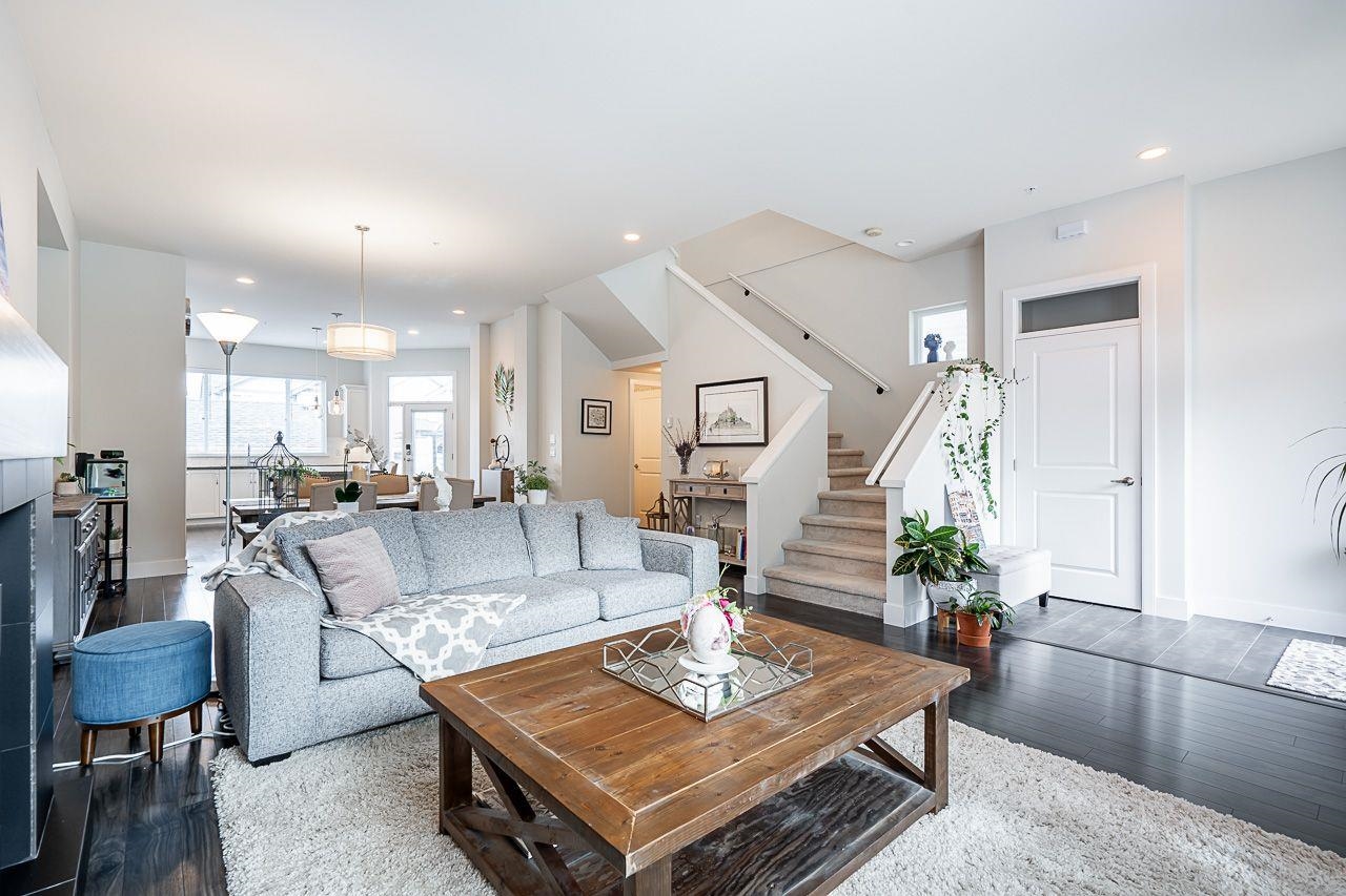 10489 Robertson Street