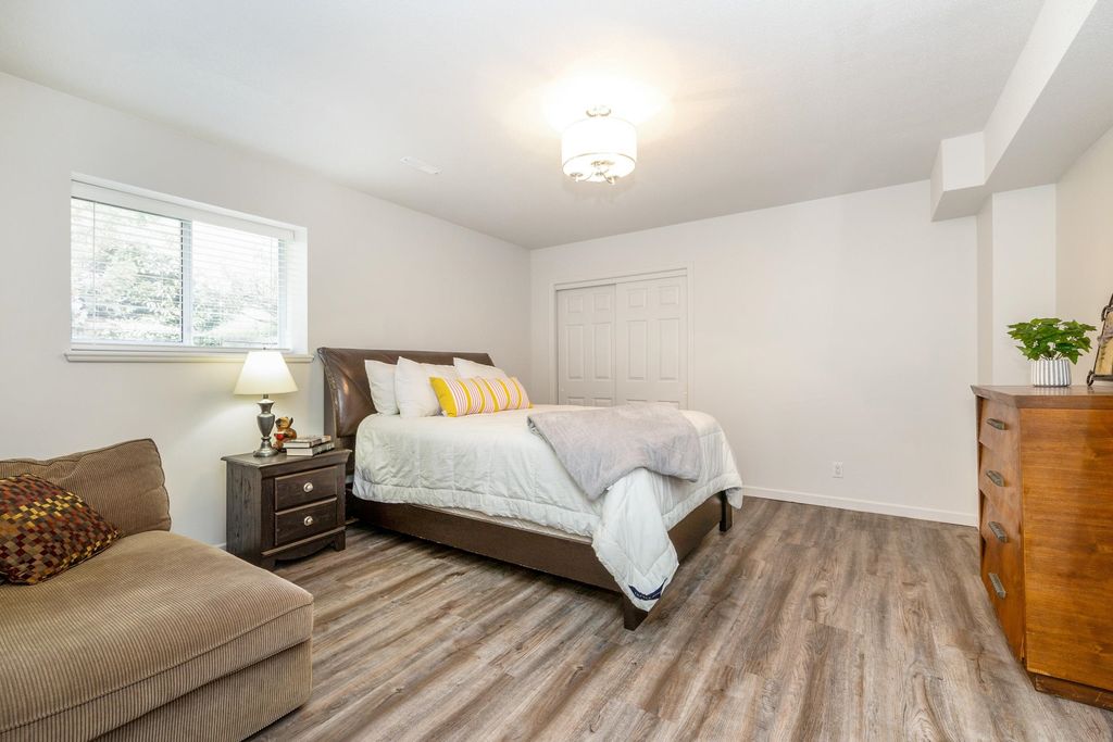 listing image 1105942481760421089