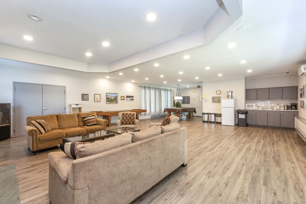 listing image 1102854368213716467