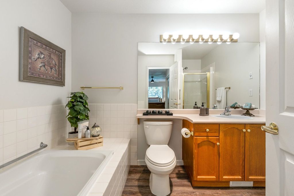listing image 1100701481478318470