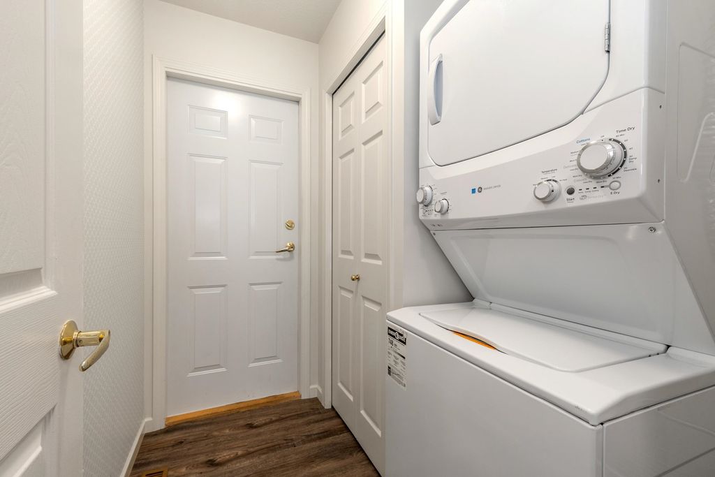 listing image 1102726654004767328