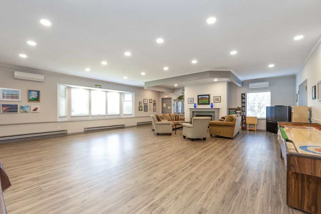 listing image 1101245480847912461