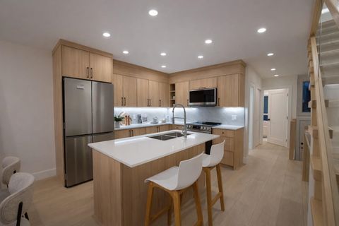 3350 Cobblestone Avenue Vancouver BC V5S 4S4