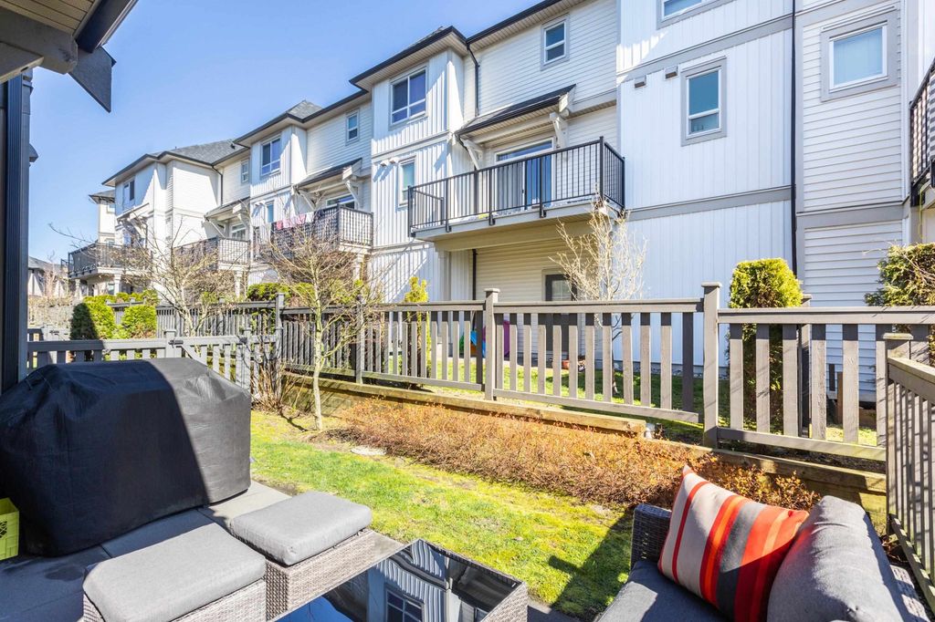 listing image 1104255285211779262